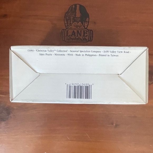 Christmas Valley Village Merryville Public School Bus - Picture 9 of 9